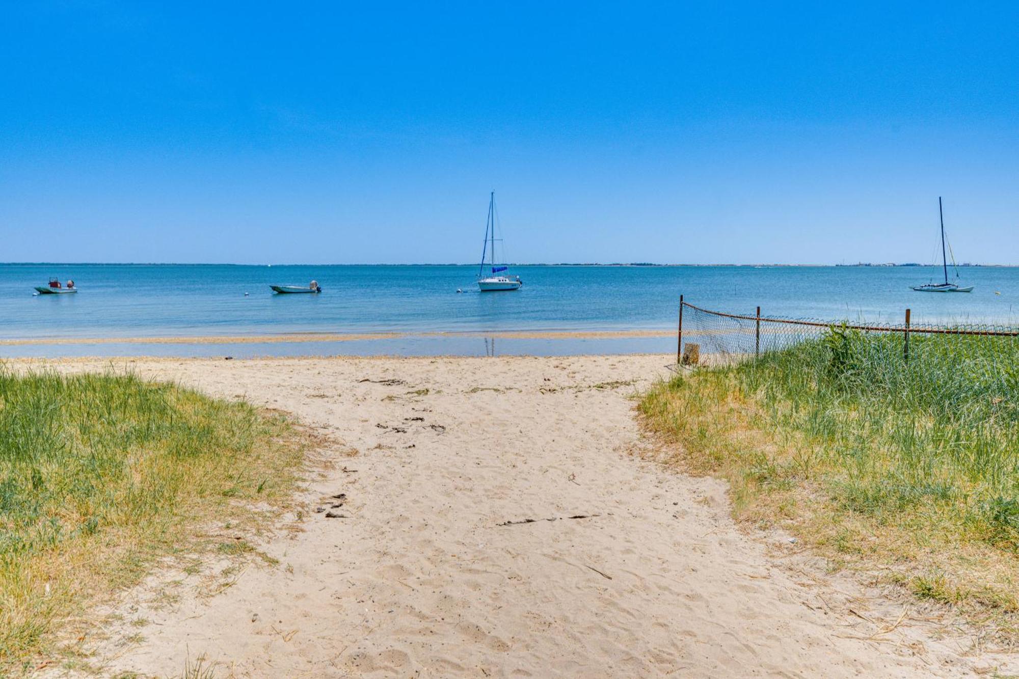 Distinctive Hamptons Home With Pool Near Bay, Ocean Hampton Bays Kültér fotó