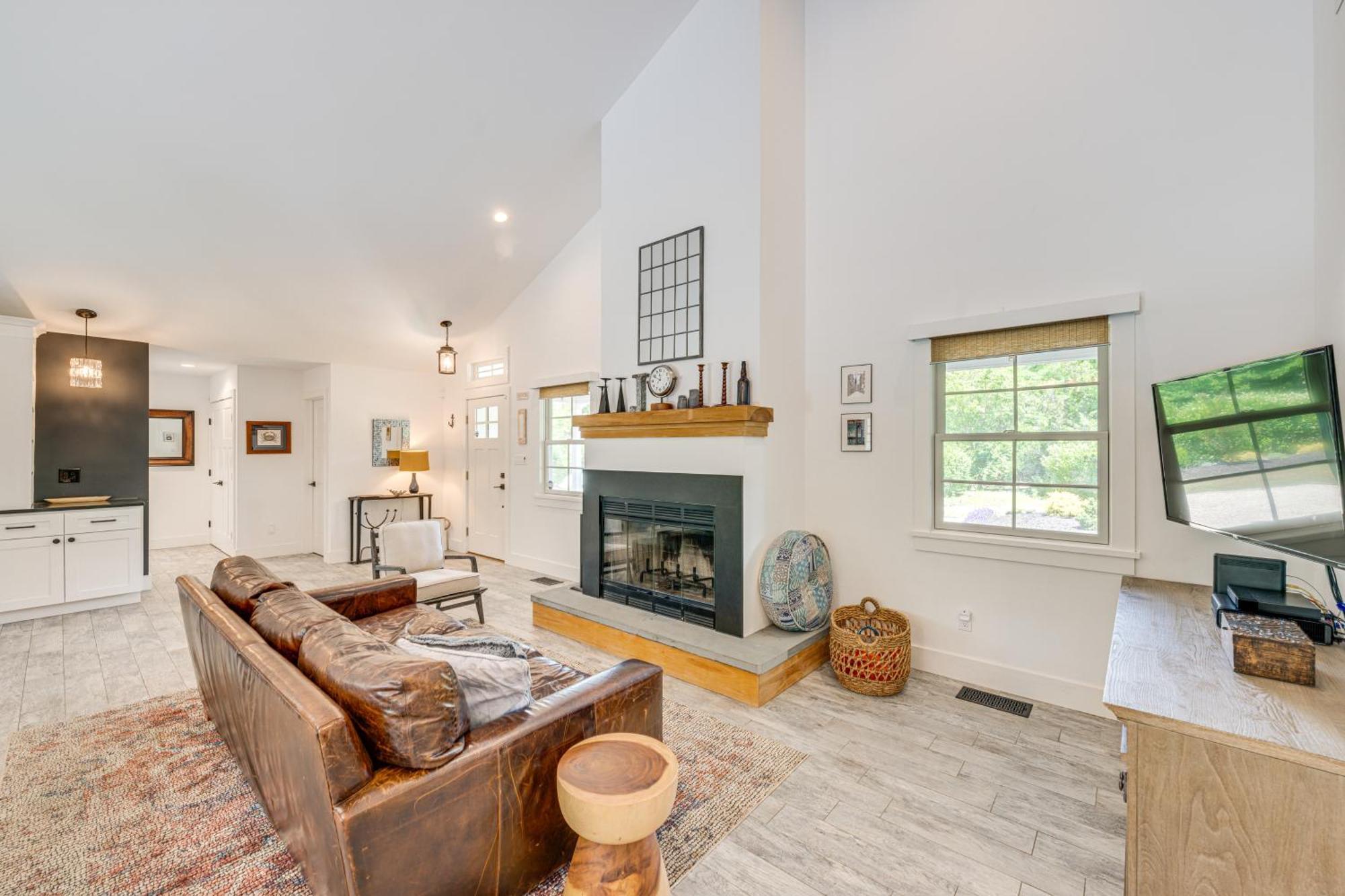 Distinctive Hamptons Home With Pool Near Bay, Ocean Hampton Bays Kültér fotó